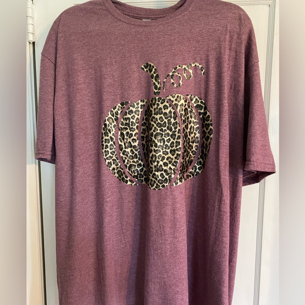 Gildan Fall Cheetah Print Pumpkin on Plum Short Sleeve T-shirt; Size 3X